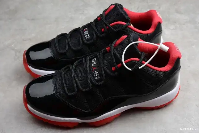 HYPE Low Jordan 11 Black Retro 